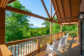 Scenic Seclusion w Hot Tub View PuttPutt More